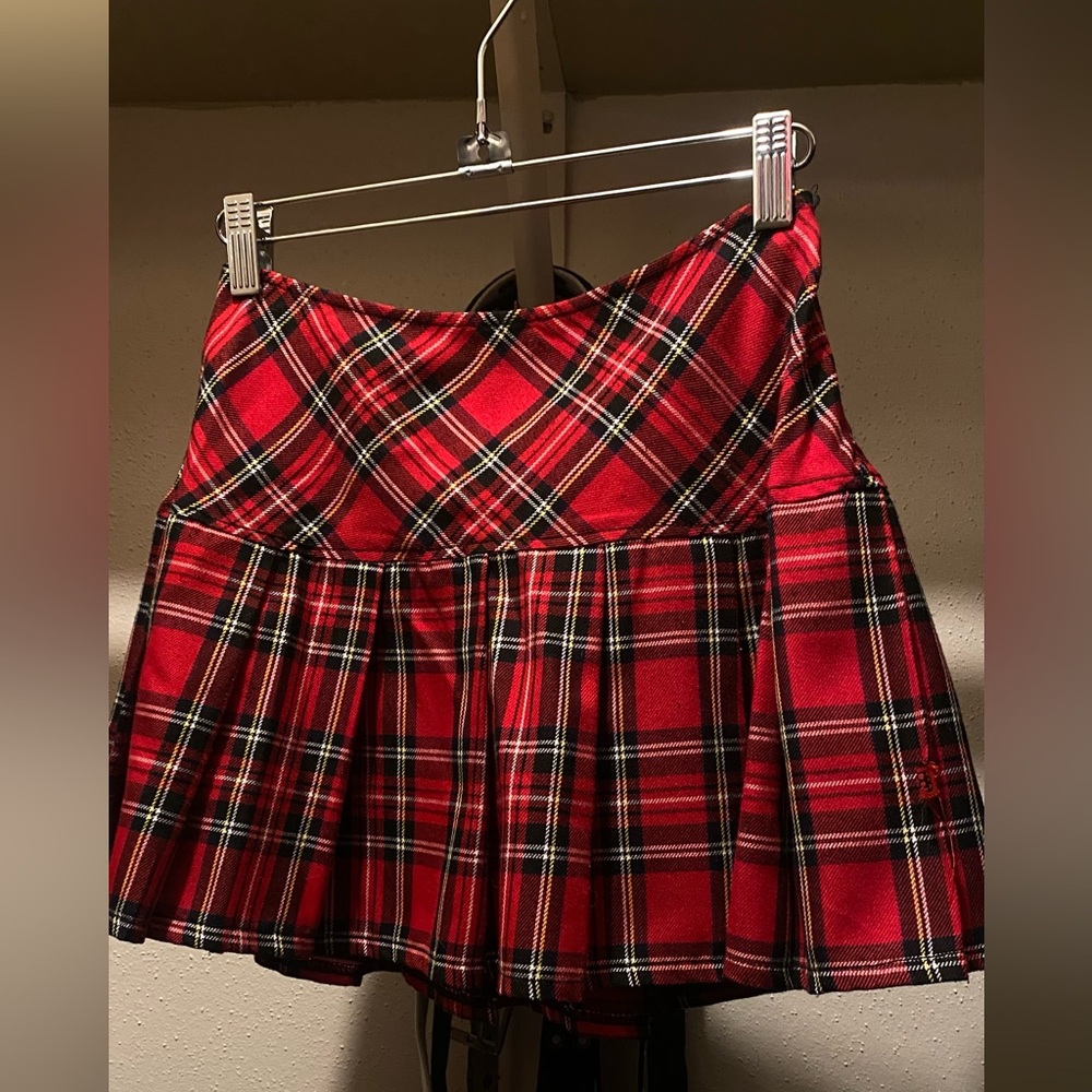 adorable! tailored on side because even though it says size S it fit like a M